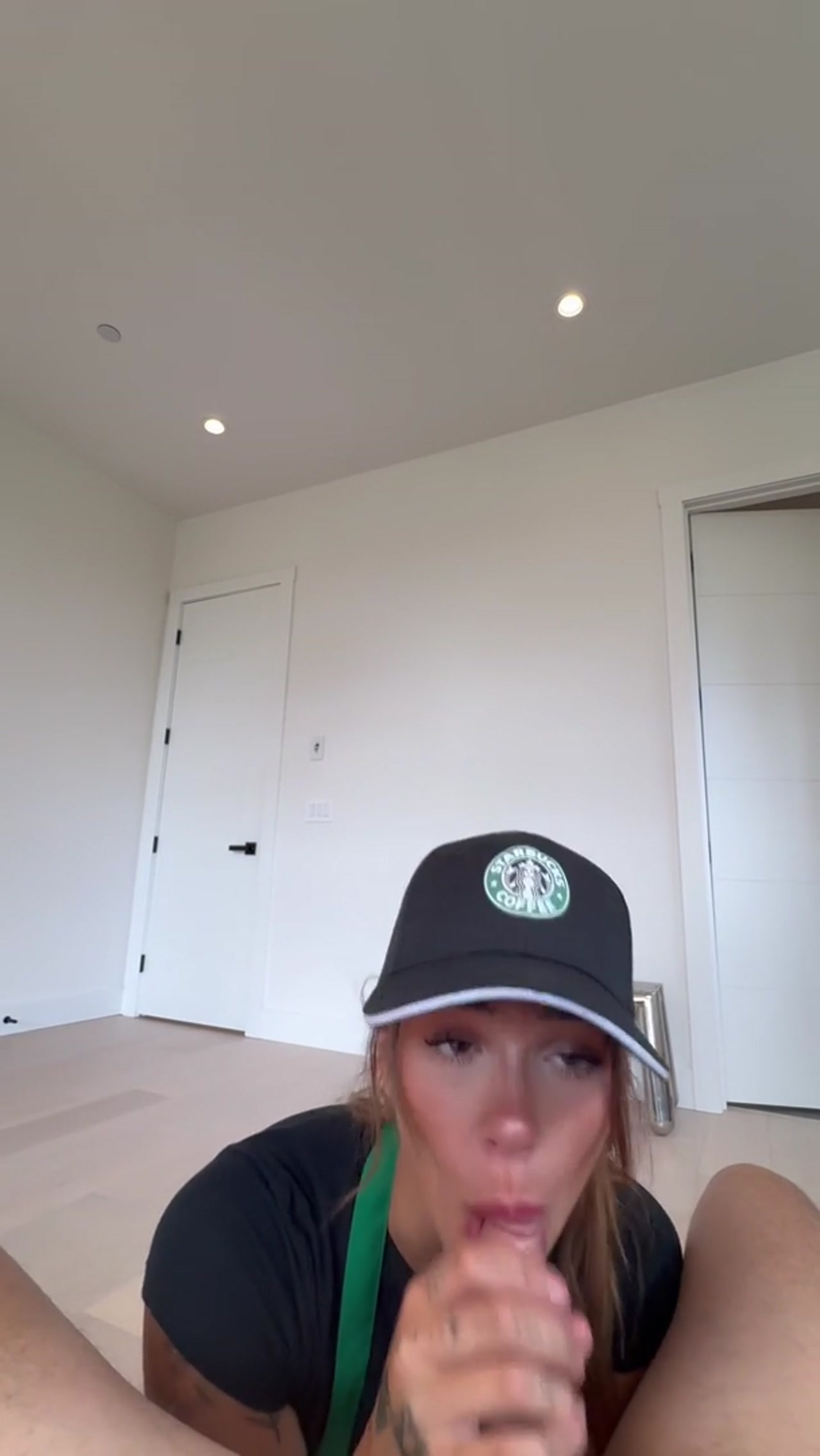 Green apron blowjob with hand on clit