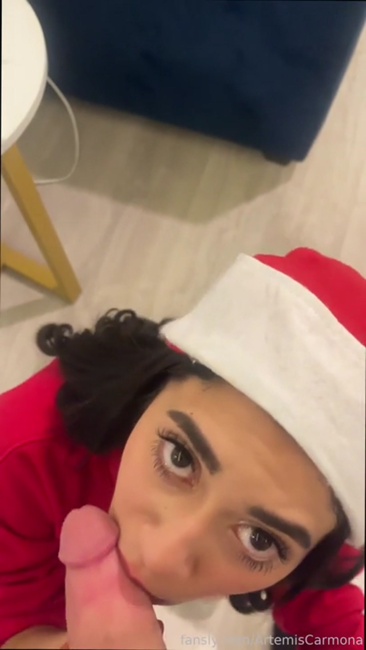 Santa hat slut swallows cock