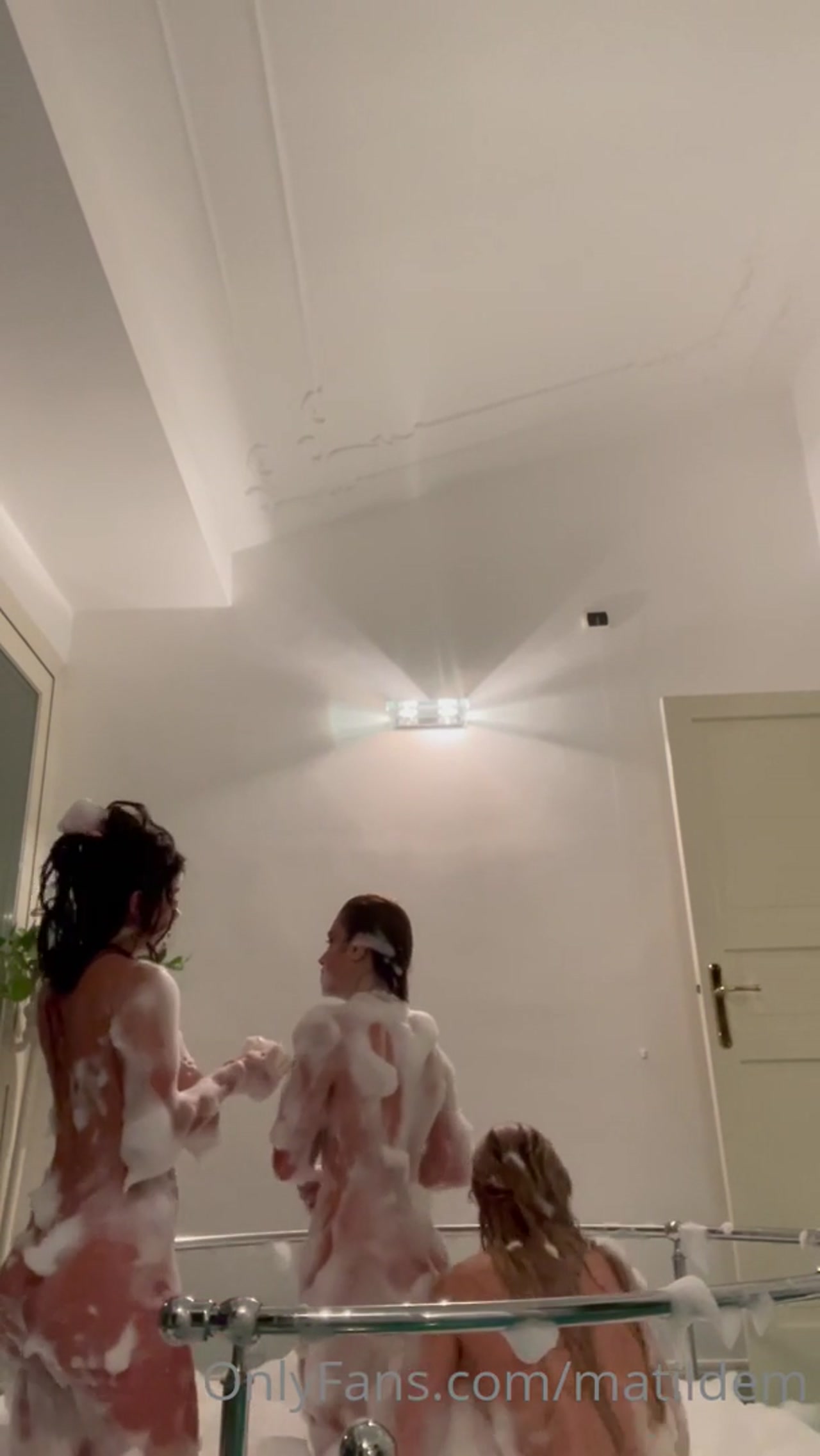 Curvy brunette showers with friend