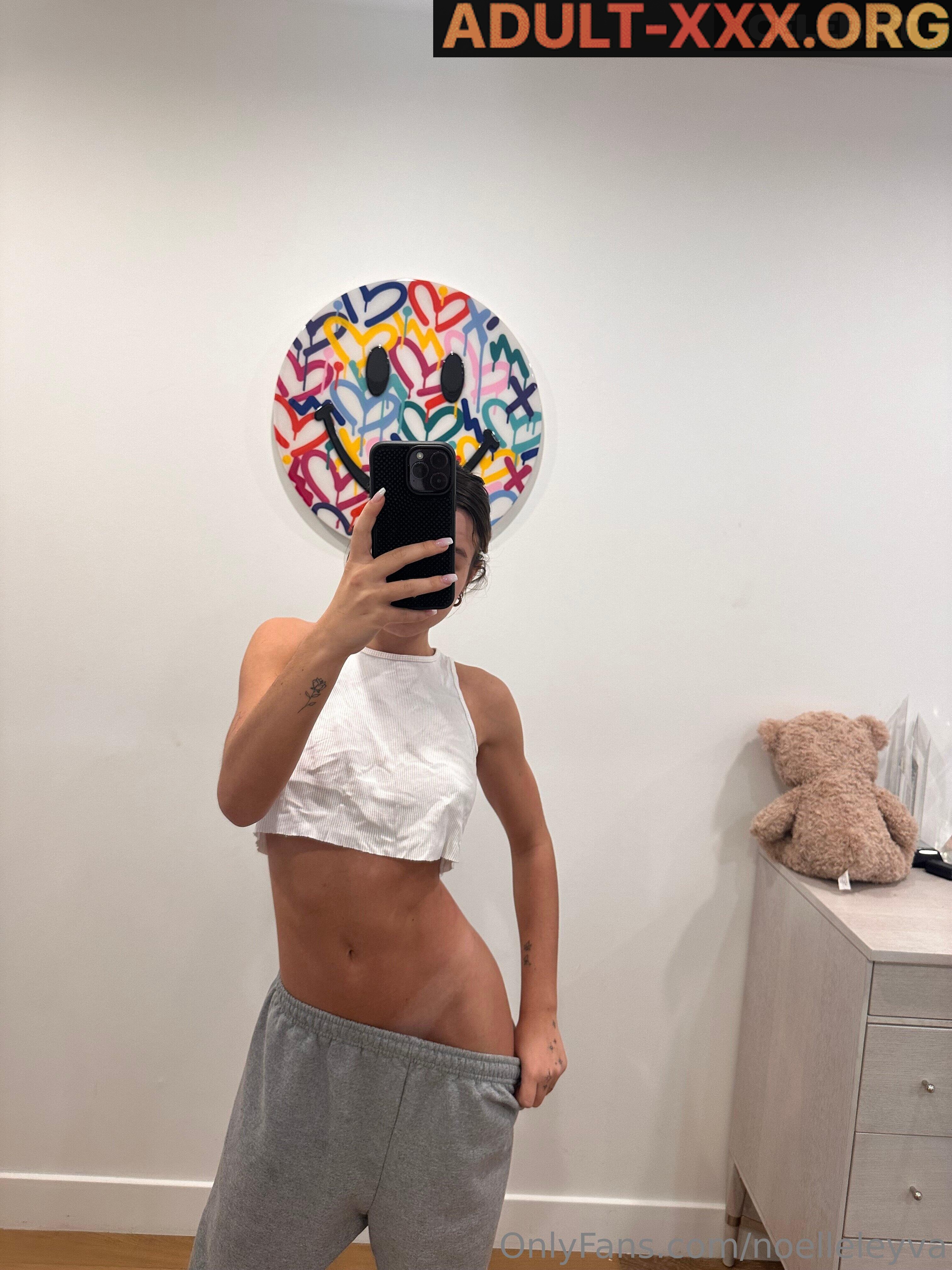 noelleleyva gallery photo