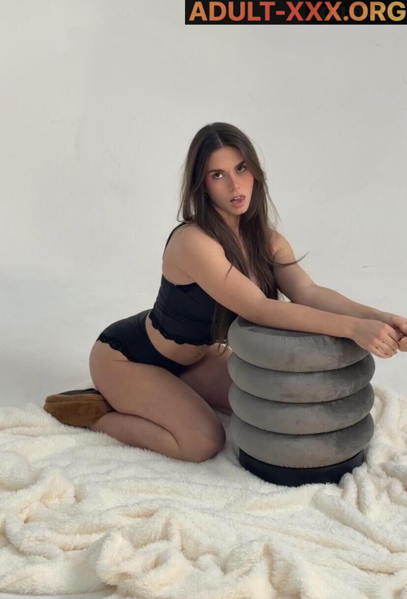 Lauren Alexis gallery photo