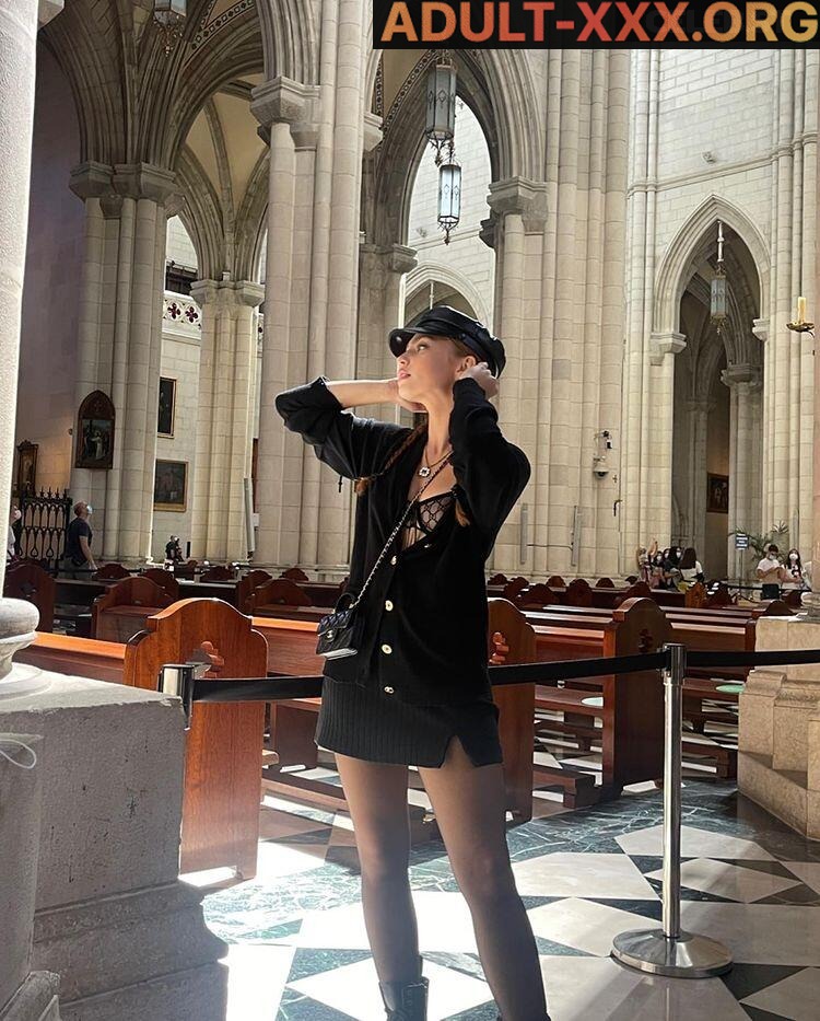 renata ri gallery photo